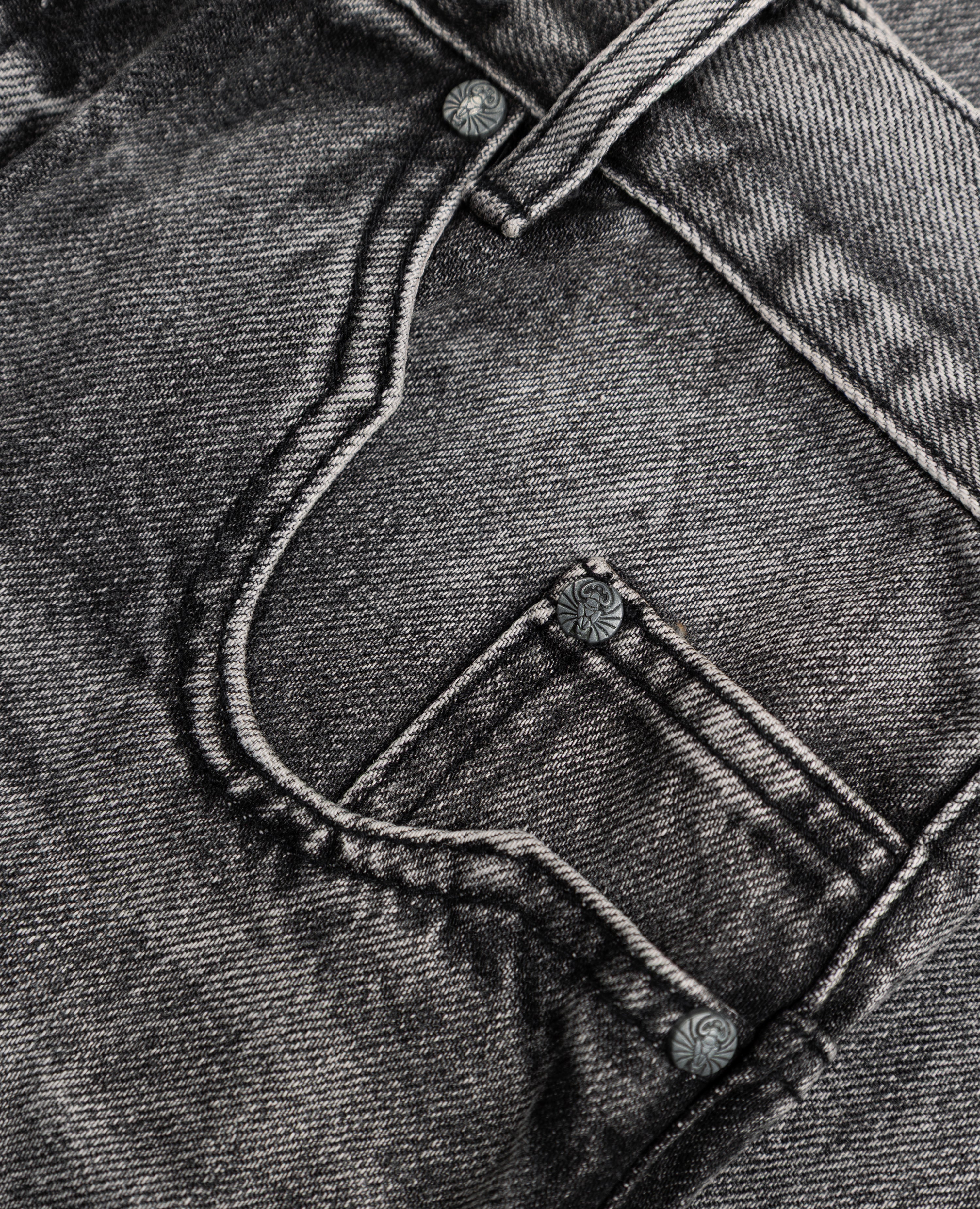 STRAIGHT EVERYDAY DENIM