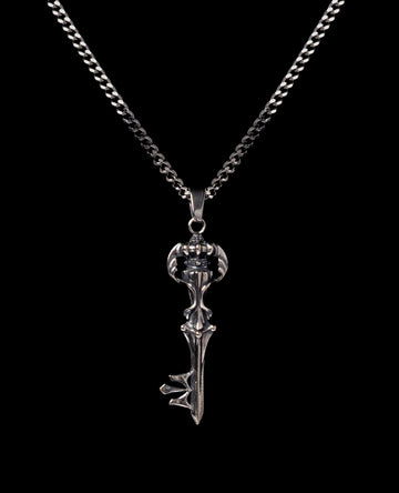 ROYAL KEY NECKLACE