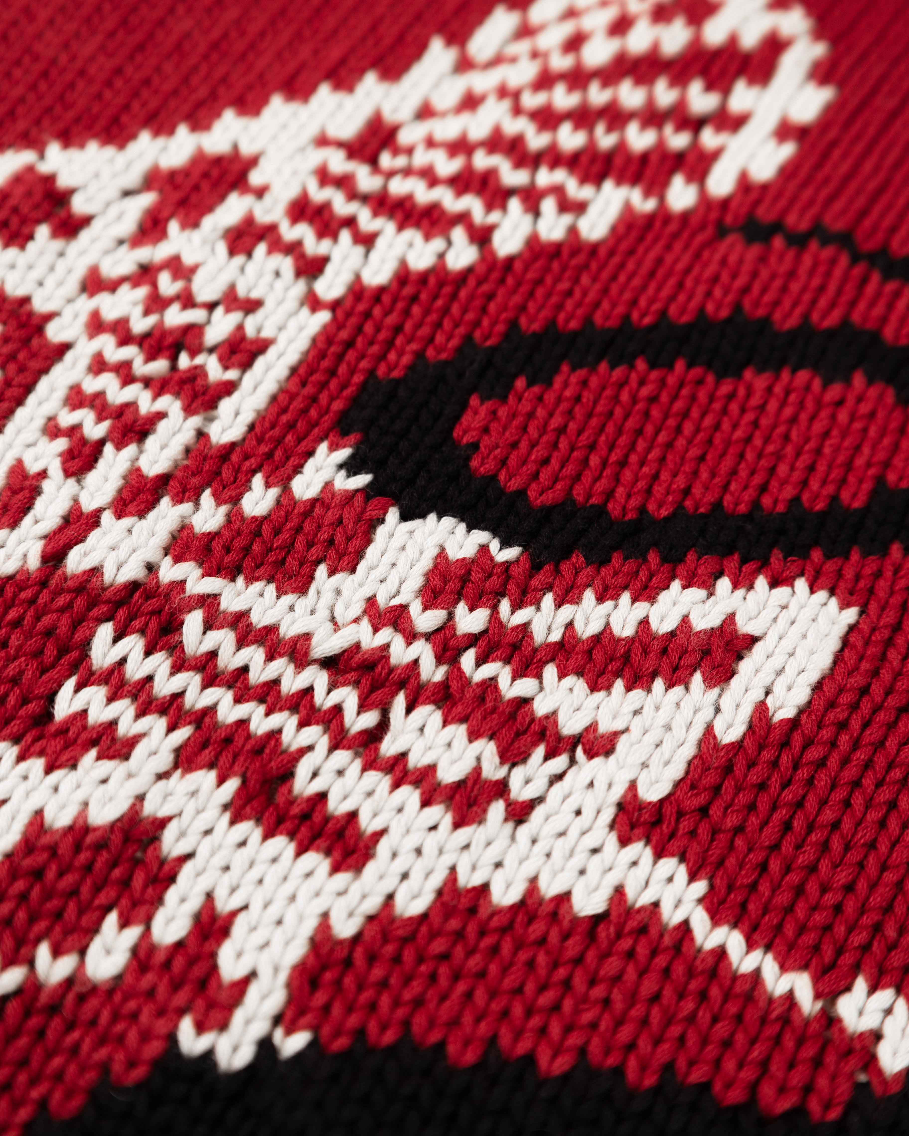RED BATTLE KNIT