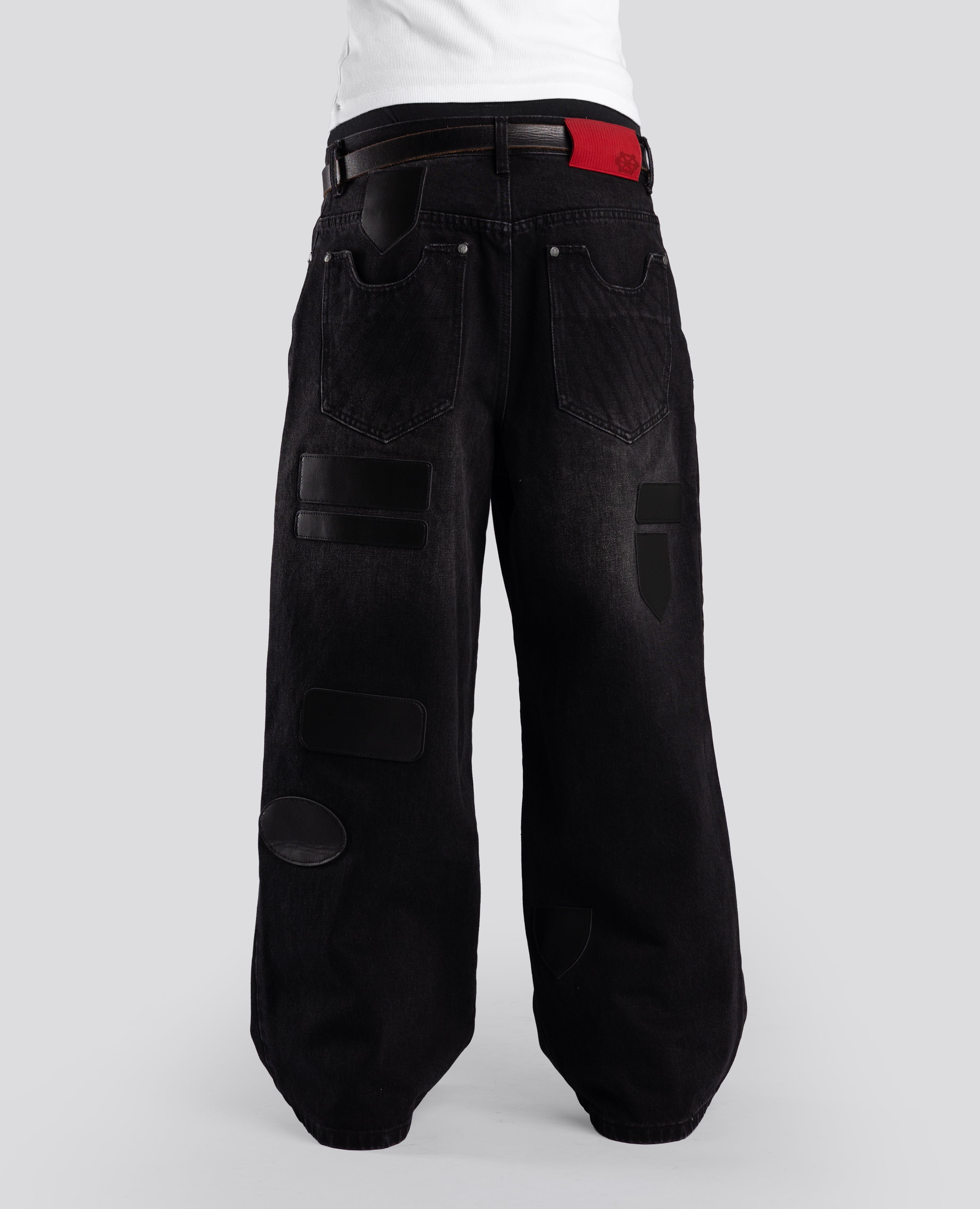 ULTRA-LOOSE BLACK BADGES DENIM