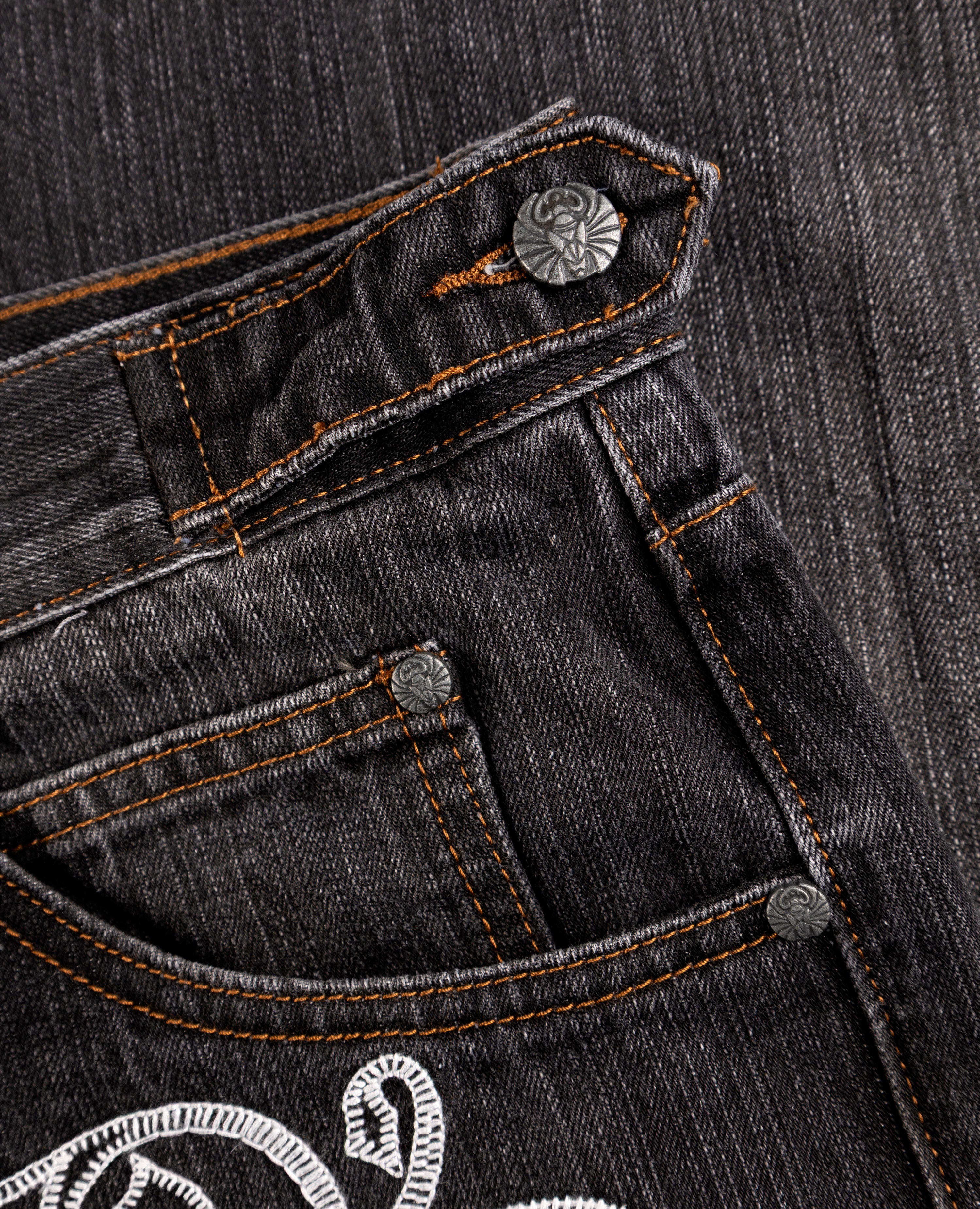 BLACK OPENING BOOTCUT DENIM