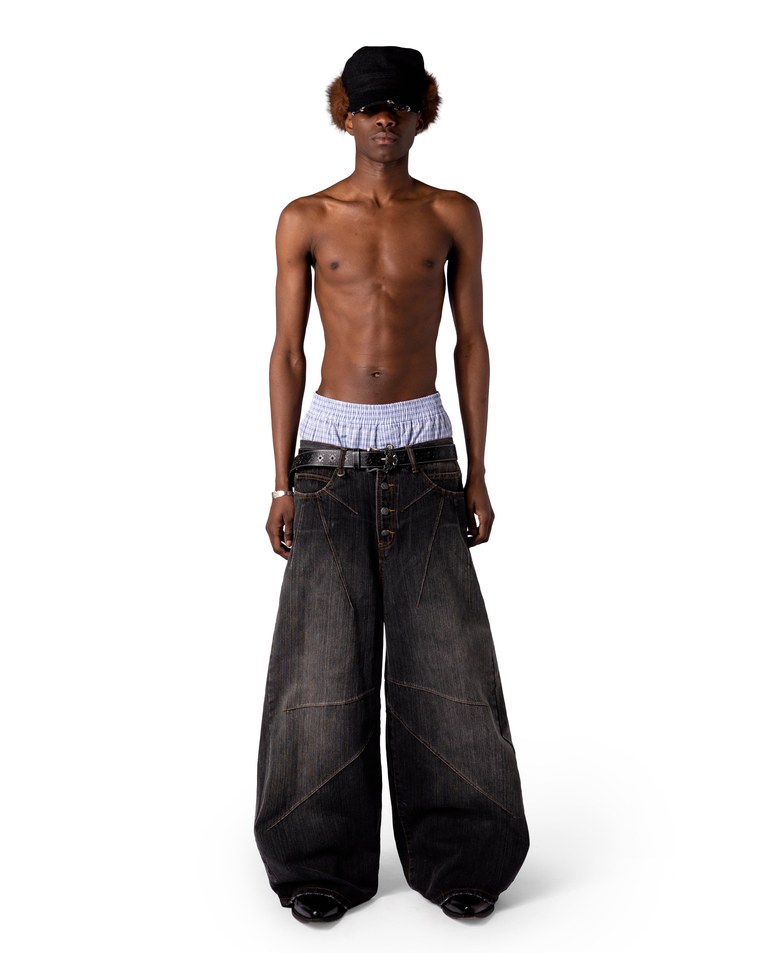 BLACK BEAM ULTRA-LOOSE FIT DENIM