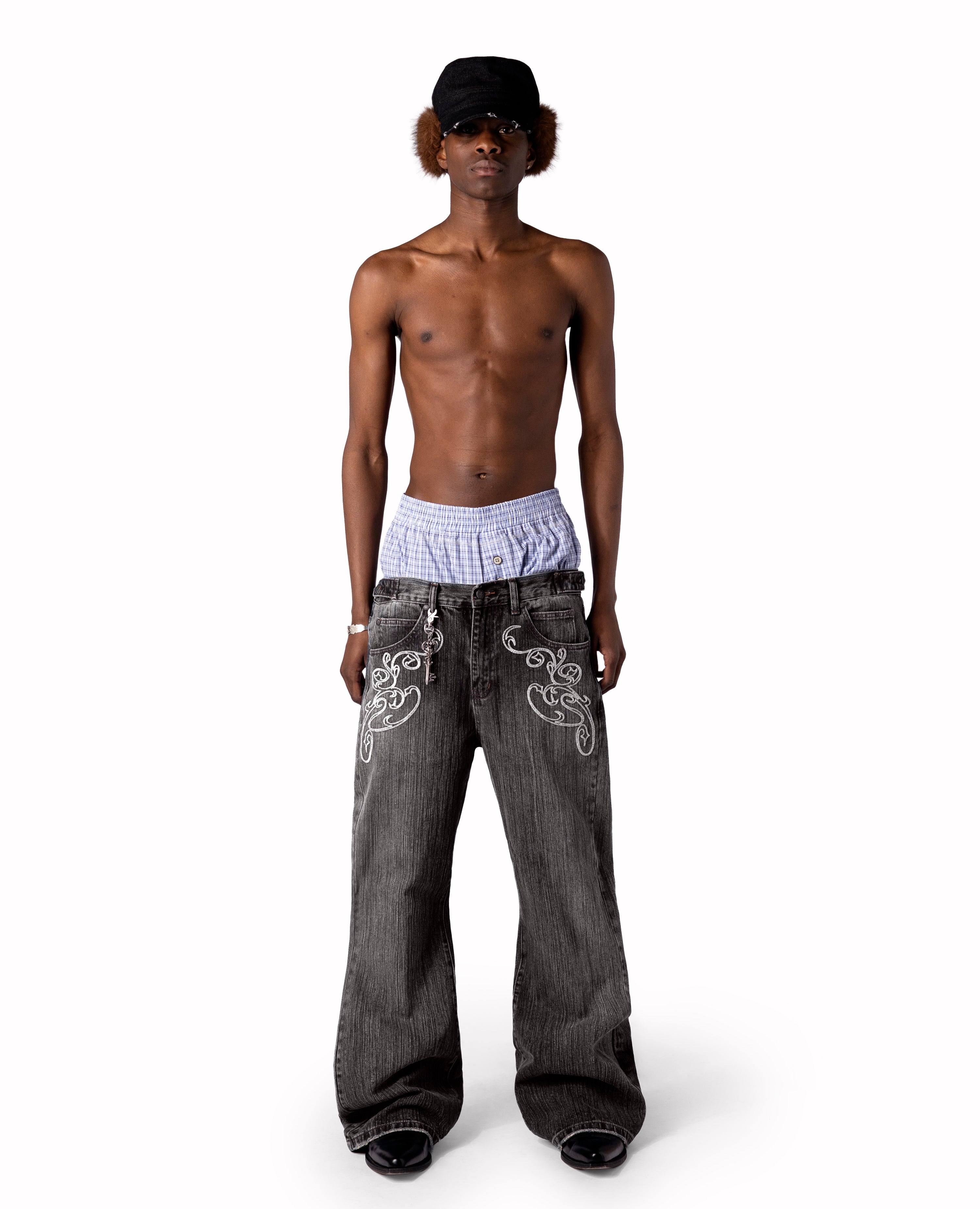 BLACK OPENING BOOTCUT DENIM