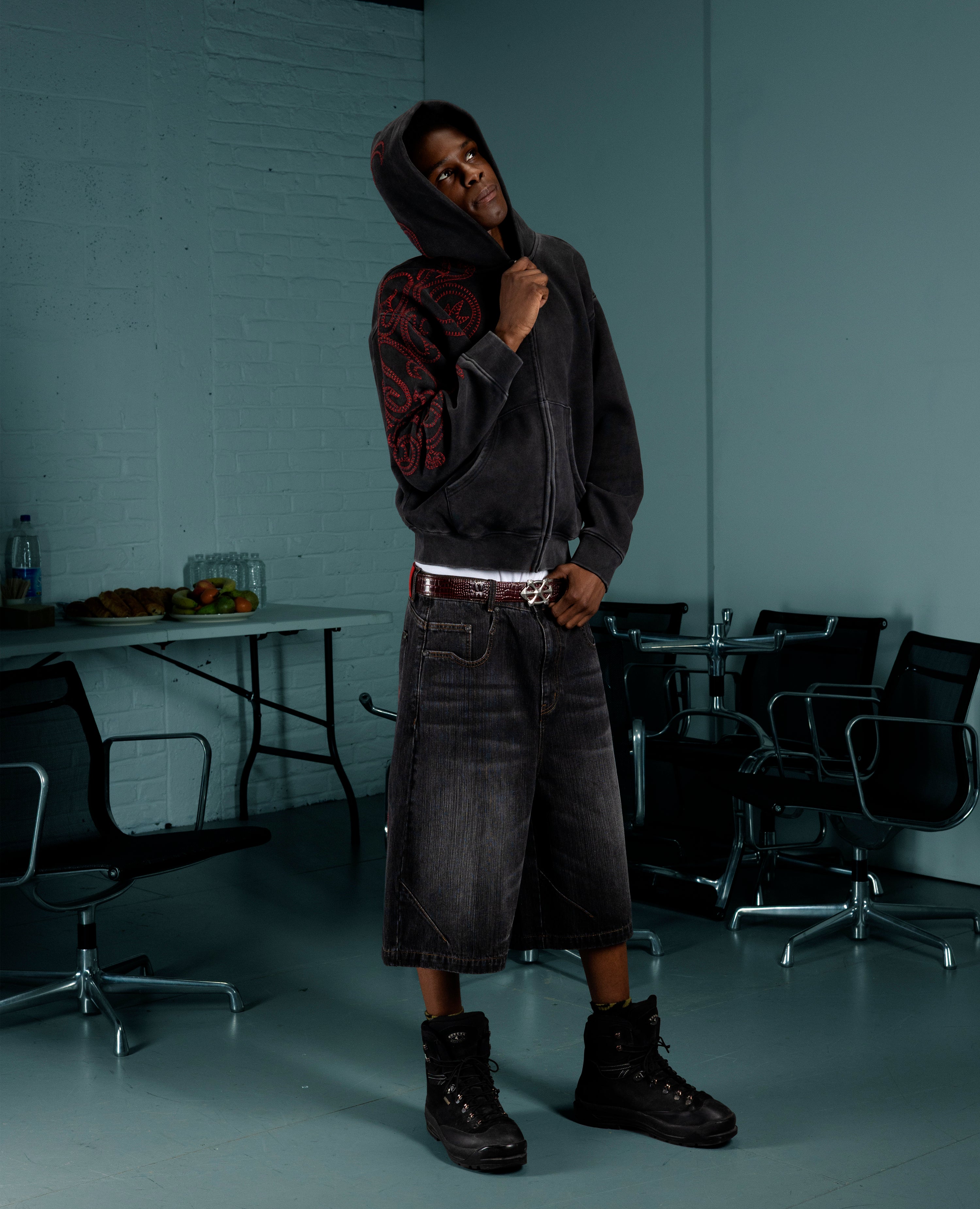 BLACK SILENT PUNCH ZIP