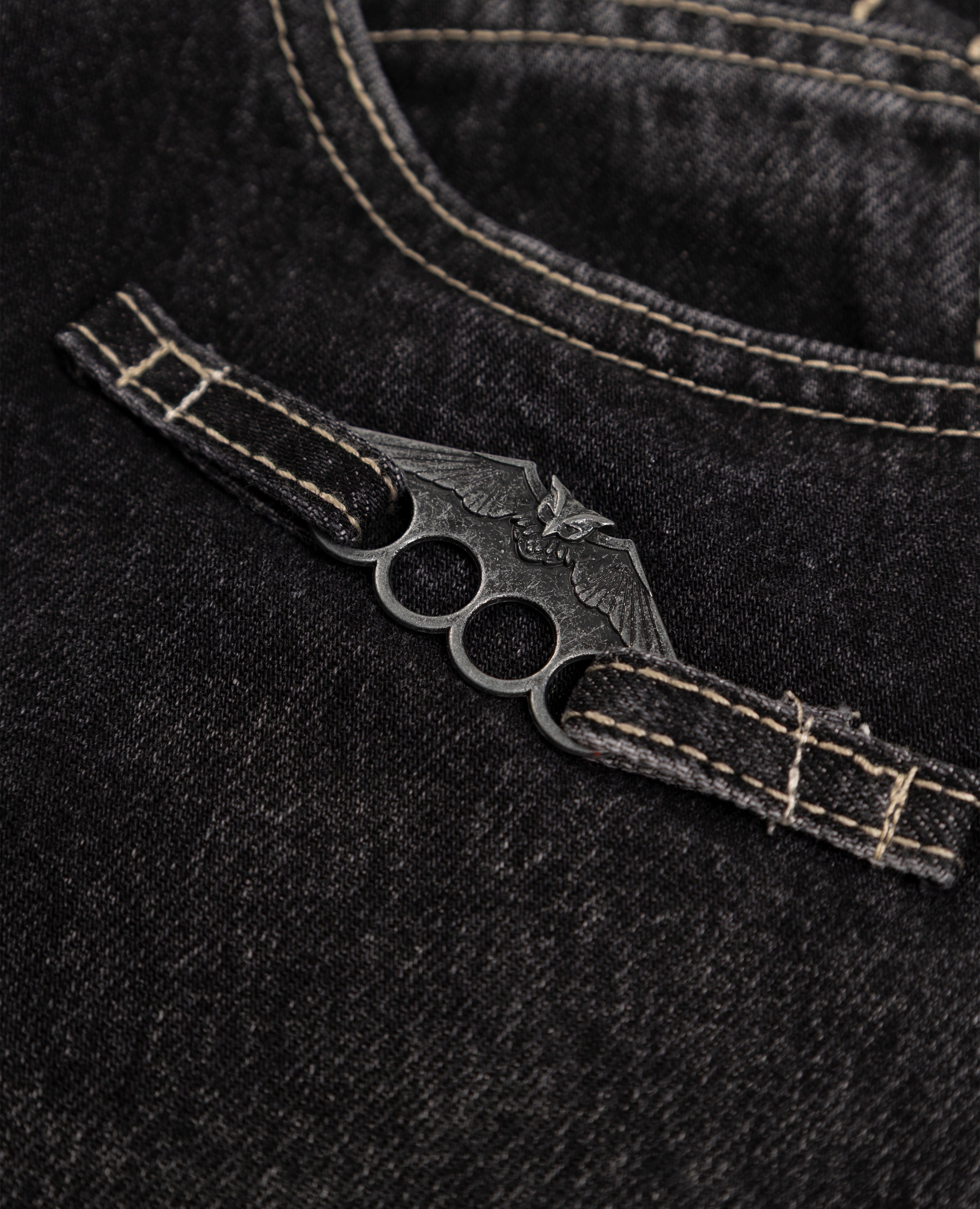 BLACK KNUCKLE LOOSE-FIT DENIM