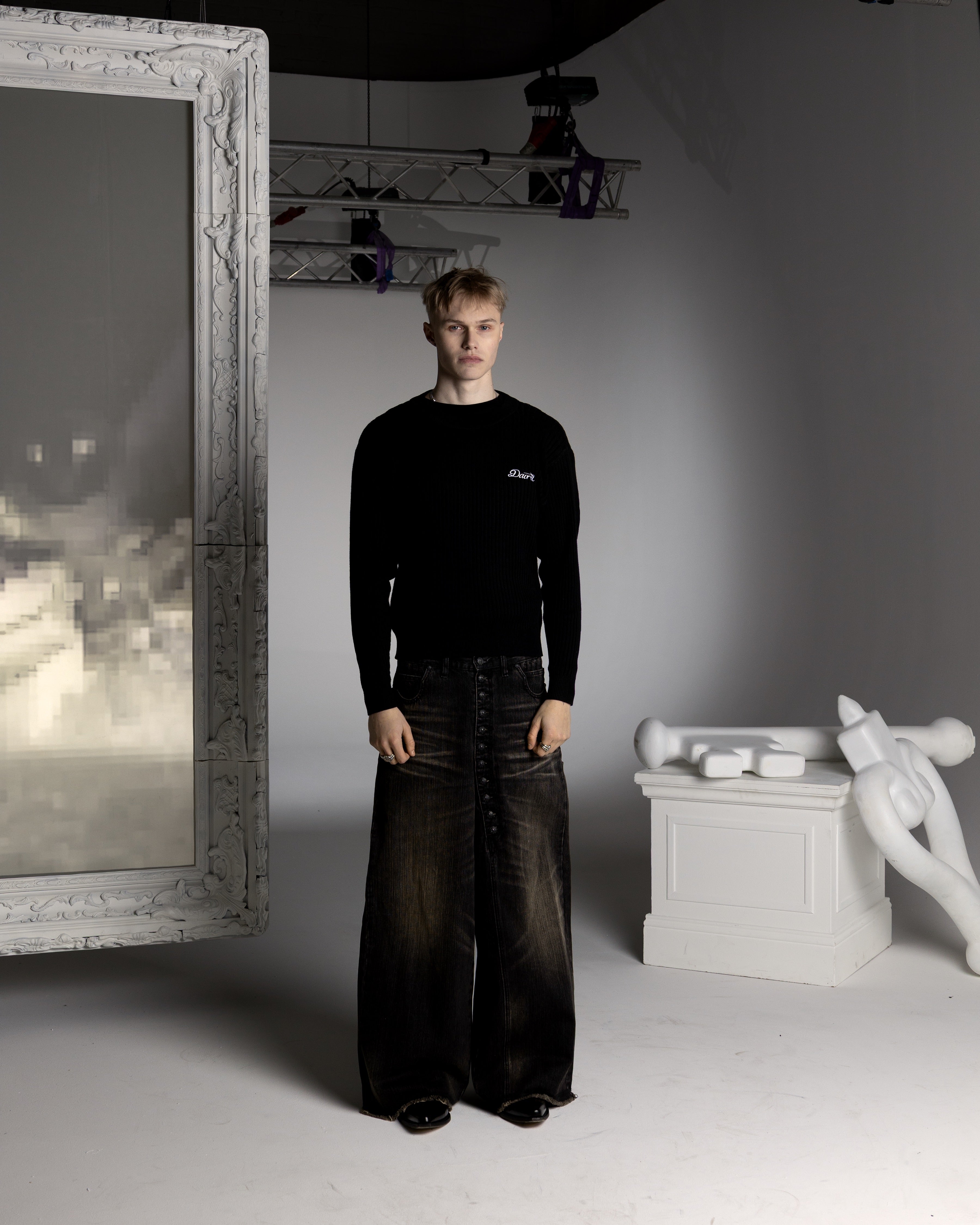 DARK OPENING KNIT