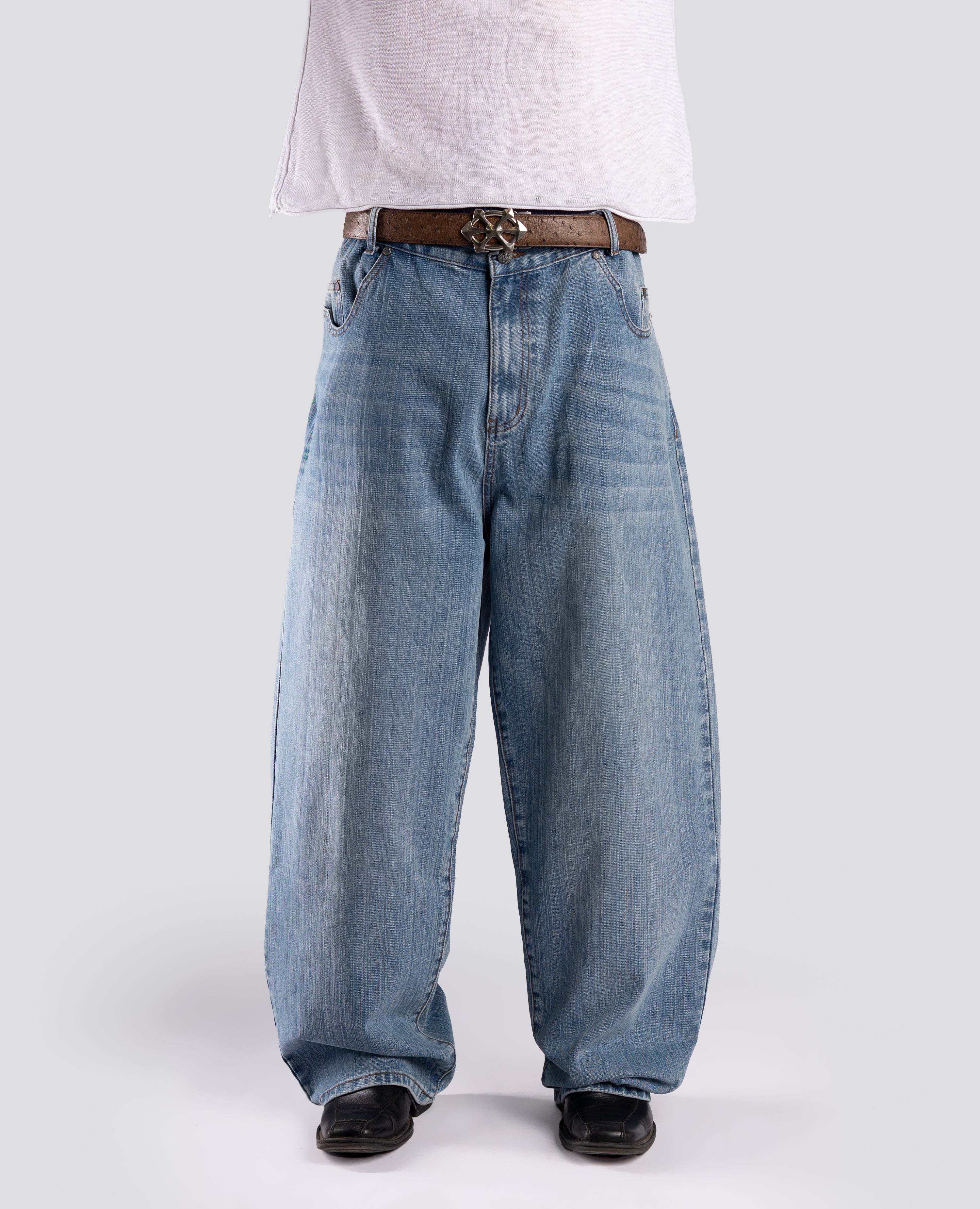 LOOSE-FIT EVERYDAY DENIM